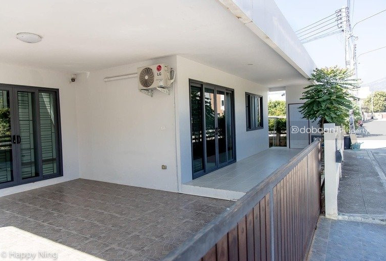 2-story detached house with 3 bedrooms and 2 bathrooms in a development near Chiang Mai Airport.-DB-SHHCMICM79