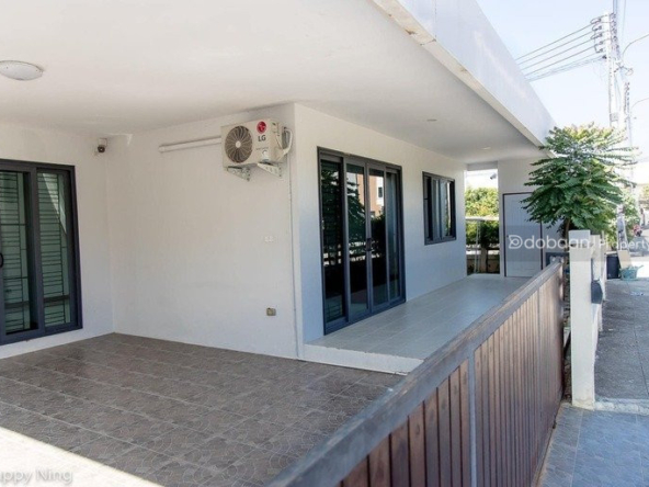 2-story detached house with 3 bedrooms and 2 bathrooms in a development near Chiang Mai Airport.-DB-SHHCMICM79