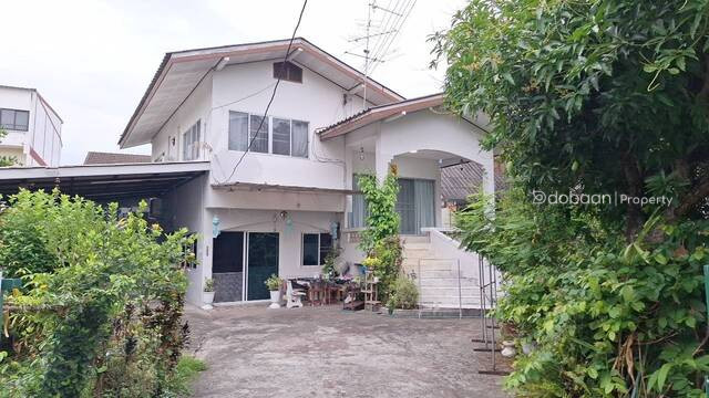 2-story detached house