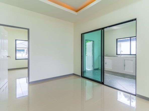 contemporary style house with 3 bedrooms and 2 bathrooms in the San Sai zone