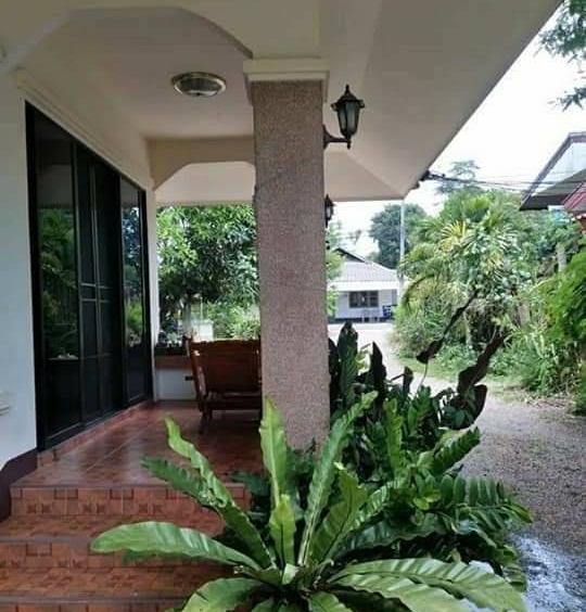 contemporary style house with 3 bedrooms and 3 bathrooms in the San Sai Noi zone.-DB-SHHCMISS11