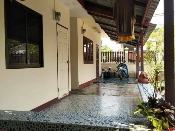 contemporary style house with 3 bedrooms and 3 bathrooms in the San Sai Noi zone.-DB-SHHCMISS11