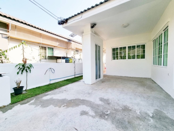 English-style house with 3 bedrooms and 2 bathrooms in the San Sai zone.-DB-SHHCMISS13