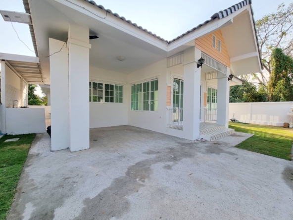 English-style house with 3 bedrooms and 2 bathrooms in the San Sai zone.-DB-SHHCMISS13