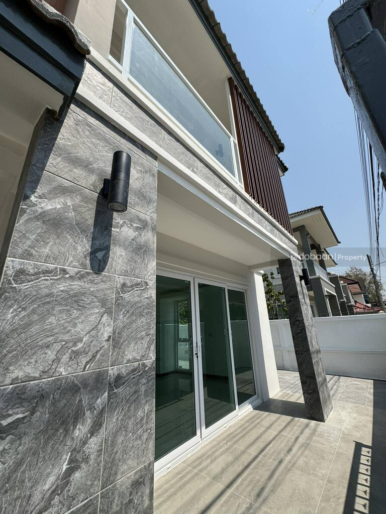 A two-story single house with 4 bedrooms and 3 bathrooms located in the suburban area near Central Festival Chiang Mai.-DB-SHHCMISS82