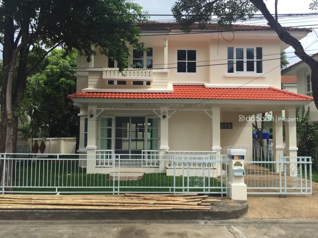 Detached house with 2 floors