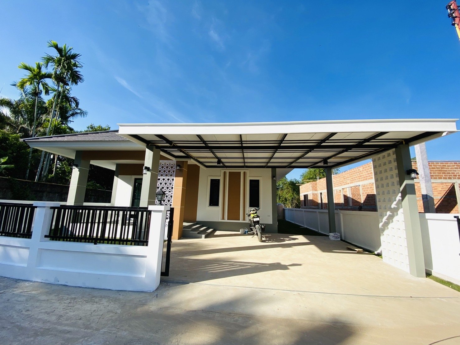 A Modern single story  house with 3 bedrooms and 2 bathrooms in the Tha Wang Tan