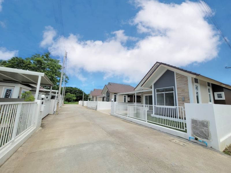 One-story detached house