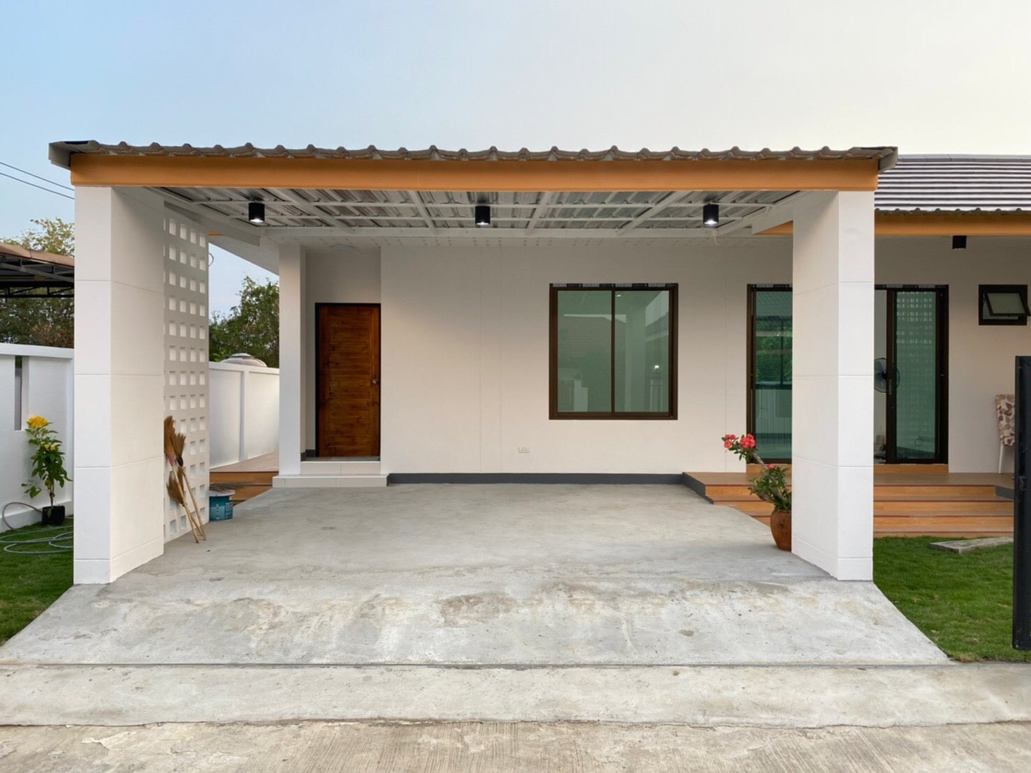 Single-story modern minimalist-style house with 3 bedrooms and 2 bathrooms.-DB-NSHCMISP195