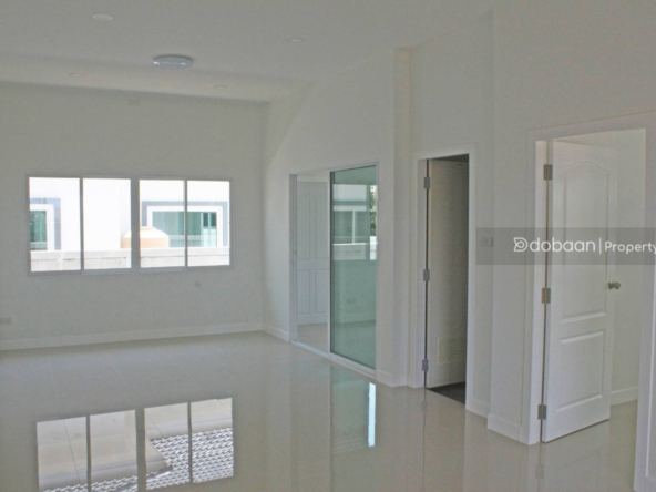 Single-story contemporary-style house with 3 bedrooms and 2 bathrooms.-DB-NSHCMISP199