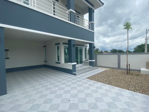 A 2-story modern style twin house with 3 bedrooms and 3 bathrooms in the Saraphi area.-DB-NTWCMISP05