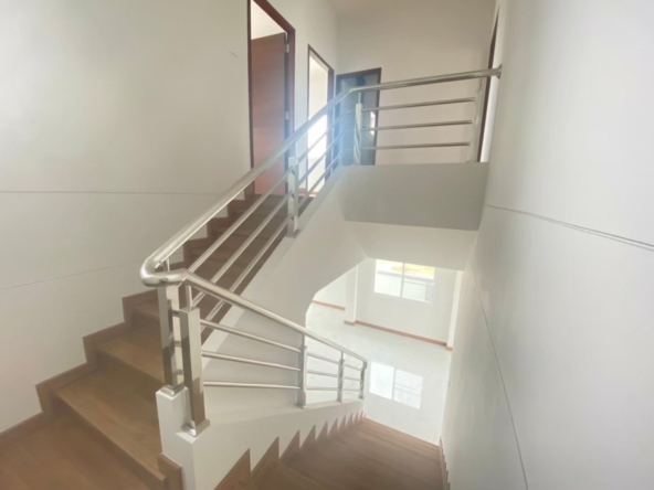 A 2-story modern style twin house with 3 bedrooms and 3 bathrooms in the Saraphi area.-DB-NTWCMISP05