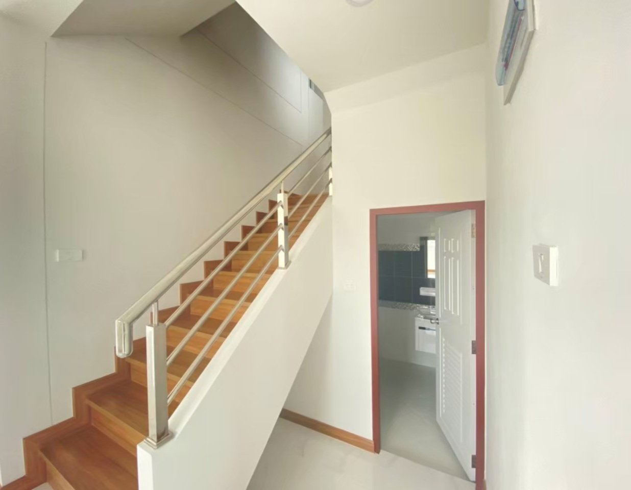 A 2-story modern style twin house with 3 bedrooms and 3 bathrooms in the Saraphi area.-DB-NTWCMISP05