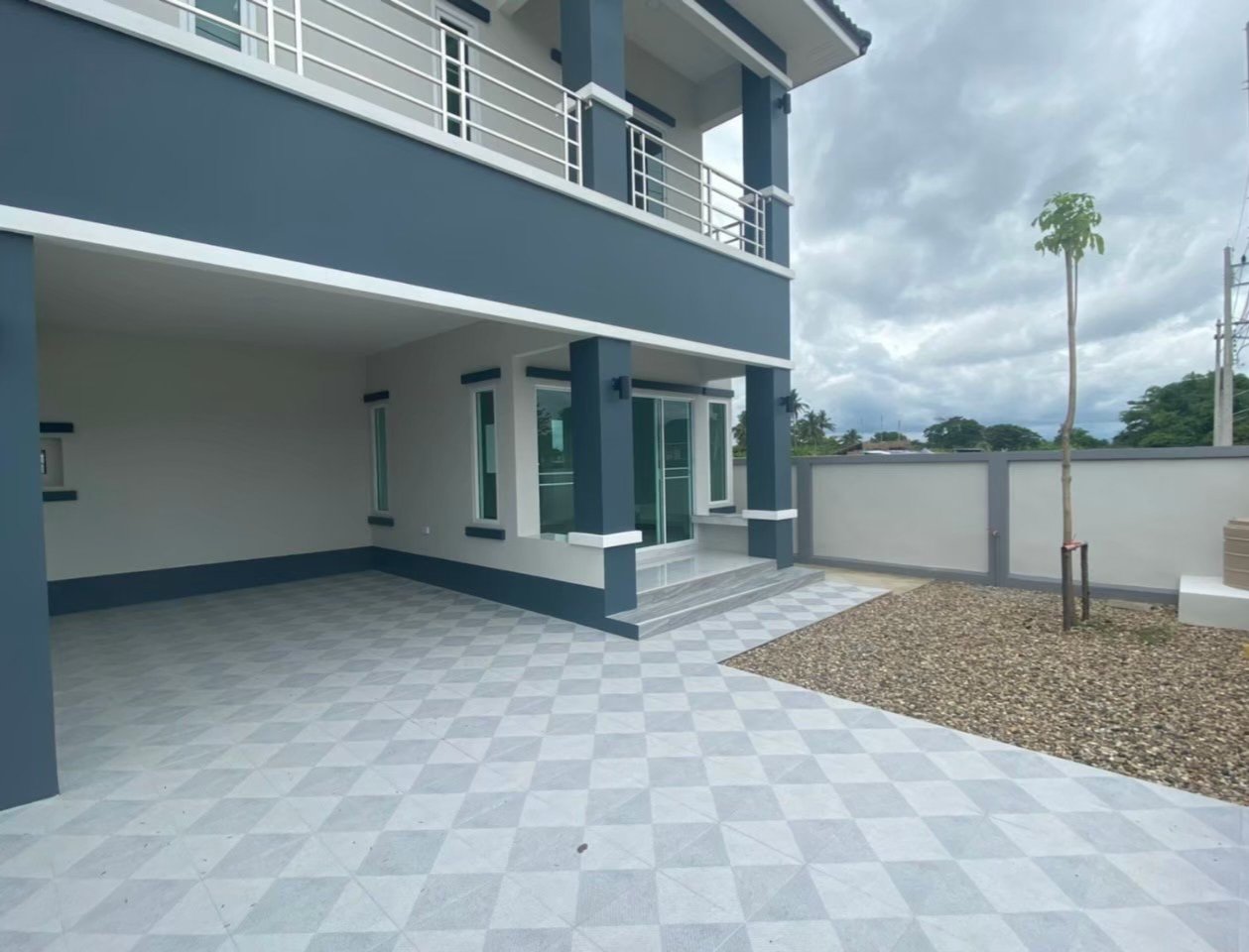 A 2-story modern style twin house with 3 bedrooms and 3 bathrooms in the Saraphi area.-DB-NTWCMISP05