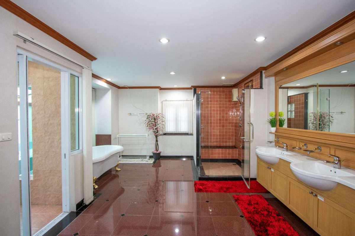 6 Bedroom Lanna Style House at Laddarom Elegance Payap Chiang Mai-PH-SANK160