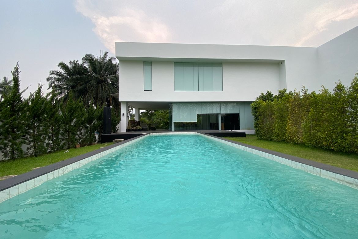 A modern home with pool for sale or rent at Green Vally Golf Course