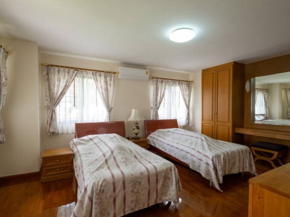 4 Bedroom with Guesthouse in Great Location-TNP-D1160