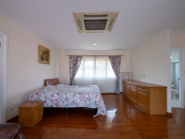 4 Bedroom with Guesthouse in Great Location-TNP-D1160