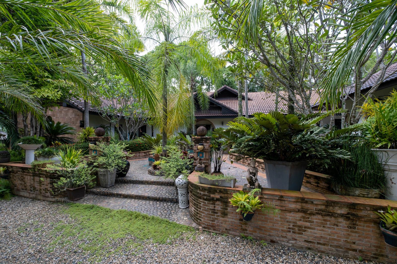 Luxury Garden Compound in Northern Mae Rim-TNP-D985