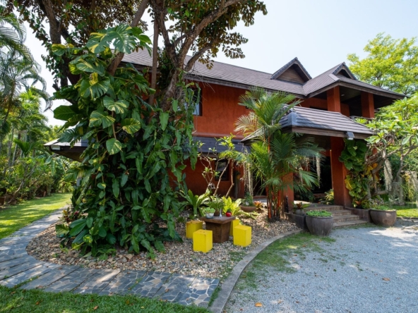 3 Bedroom with Pool and Guesthouse near Town-TNP-D969