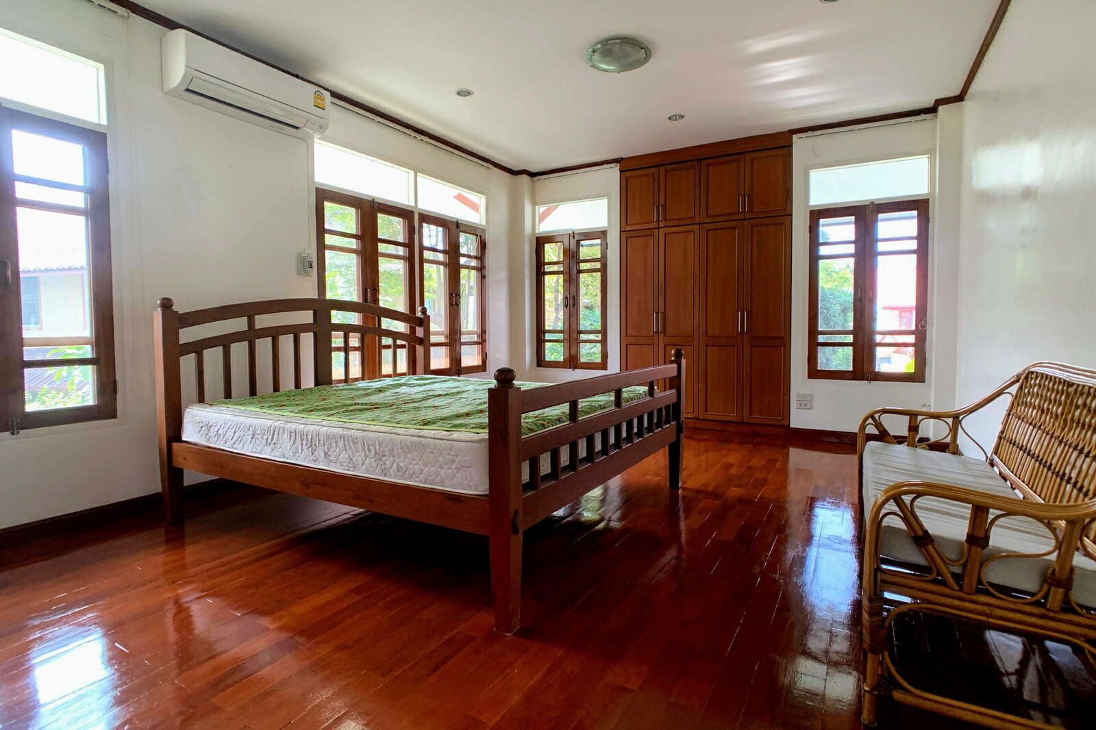 4 Bedroom with Large Garden near CM University-TNP-D80